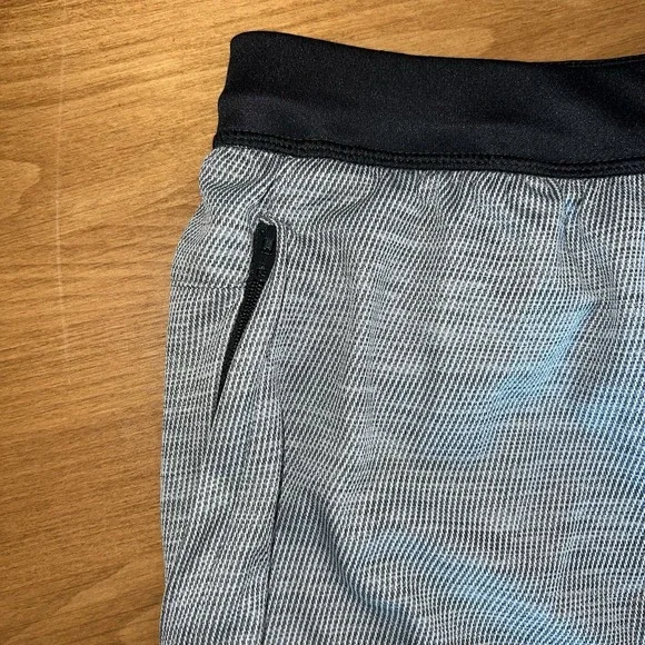 NEW Adidas Axis 3.0 Knit Shorts Men's Small Pockets Training Gym Activewear GRAY - Picture 6 of 9